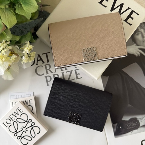 Anagram 銀色標誌粒紋牛皮釦式卡片夾/名片夾(黑色)