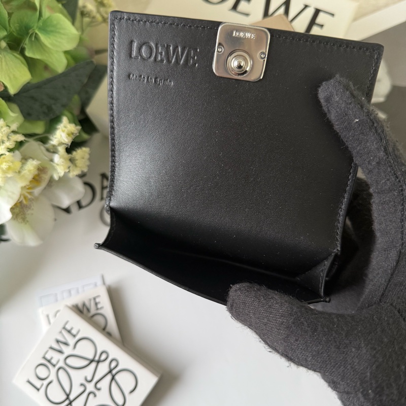 Anagram 銀色標誌粒紋牛皮釦式卡片夾/名片夾(黑色)-7