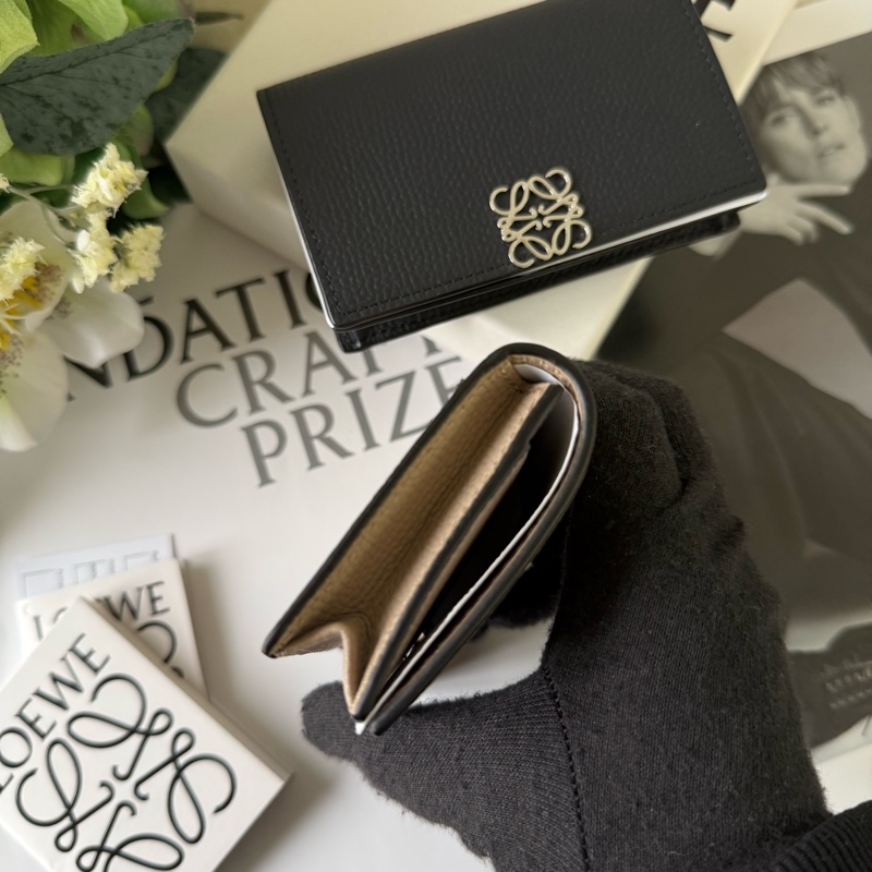 Anagram 銀色標誌粒紋牛皮釦式卡片夾/名片夾(沙色)-2