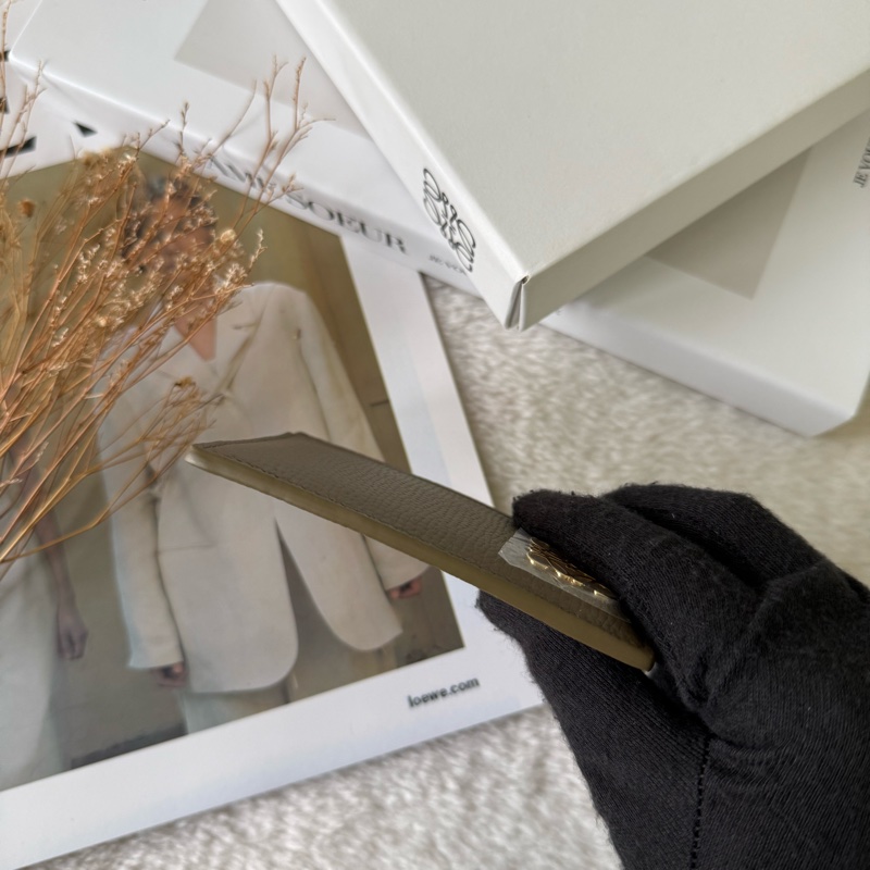 Anagram 卵石紋小牛皮純色卡夾(灰褐色)-5