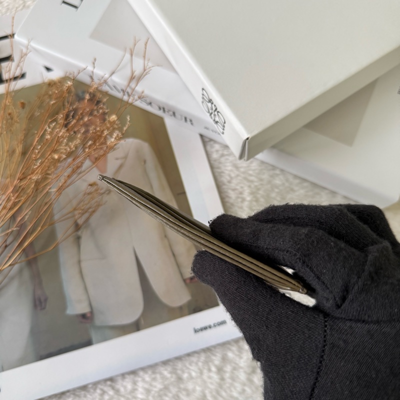 Anagram 卵石紋小牛皮純色卡夾(灰褐色)-6