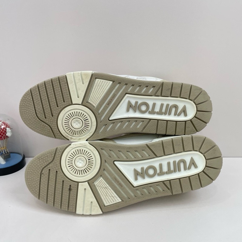 98新Lv/路易威登  Trainer魔術貼奶茶色男款，44碼，無附件一-3