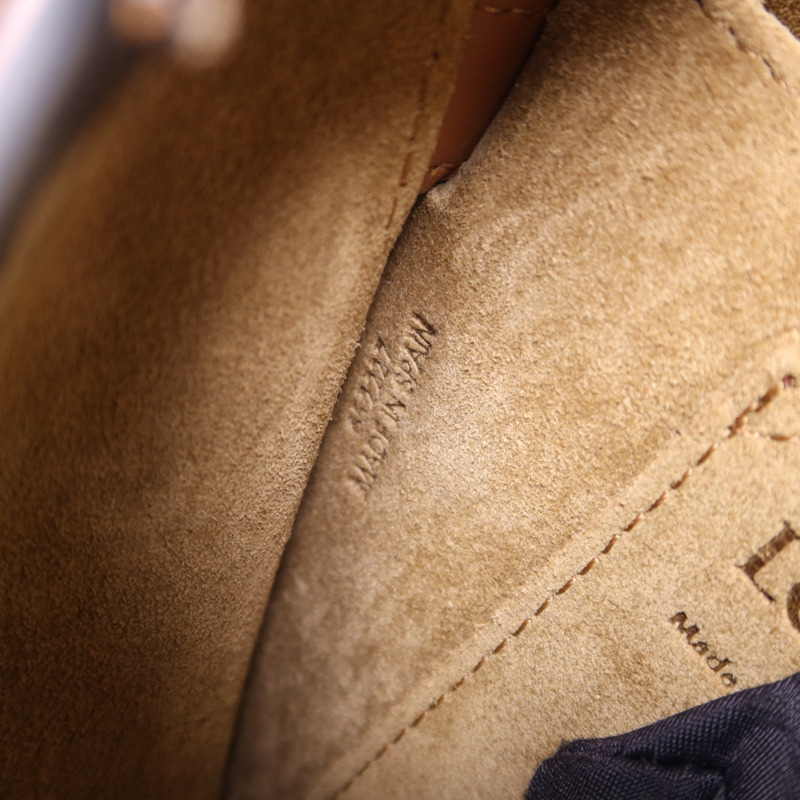 LOEWE 牛皮皮革Gate Small金扣肩背袋-7