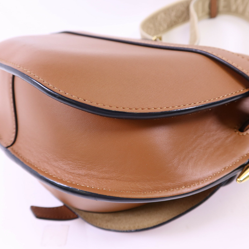 LOEWE 牛皮皮革Gate Small金扣肩背袋-21