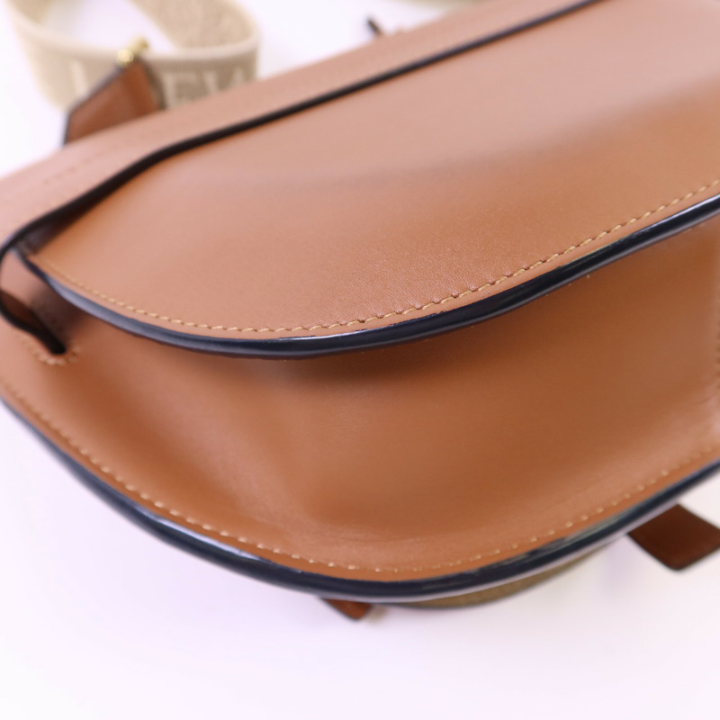 LOEWE 牛皮皮革Gate Small金扣肩背袋-22