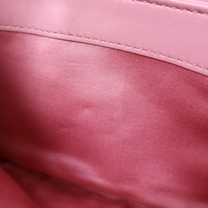 Miu Miu 羊皮皮革Chain Shoulder金扣肩背袋-17