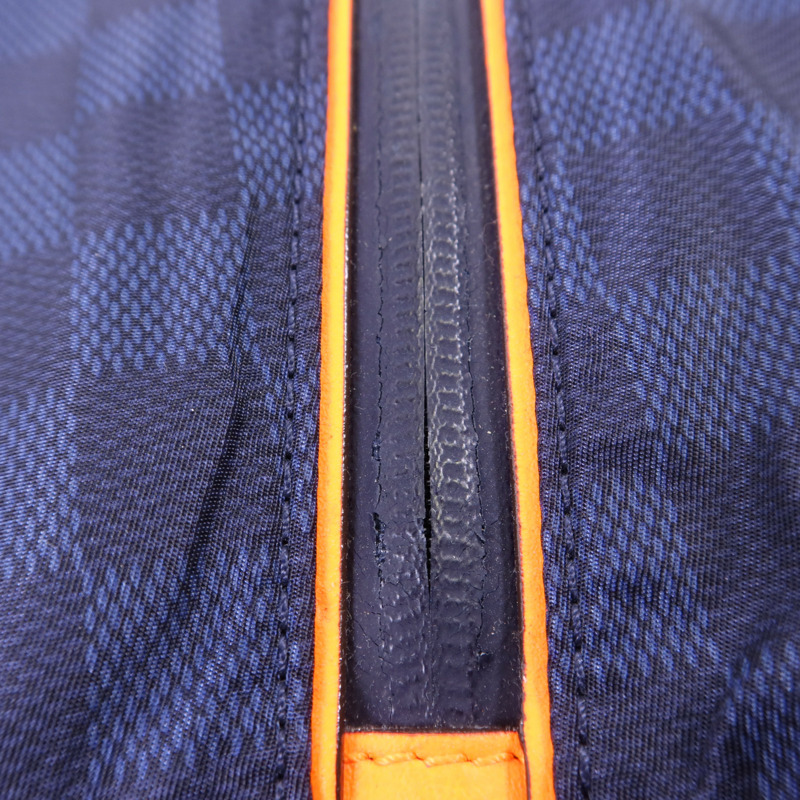 LOUIS VUITTON Damier Challenge LV Cup  Messenger Bag肩背袋-13