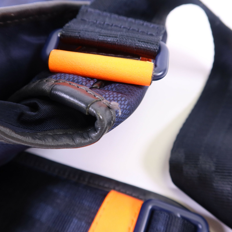 LOUIS VUITTON Damier Challenge LV Cup  Messenger Bag肩背袋-16