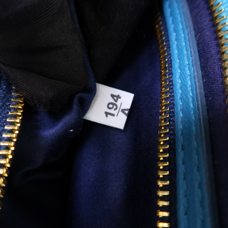 Miu Miu 牛皮皮革Clutch Bag金扣手拿包-6