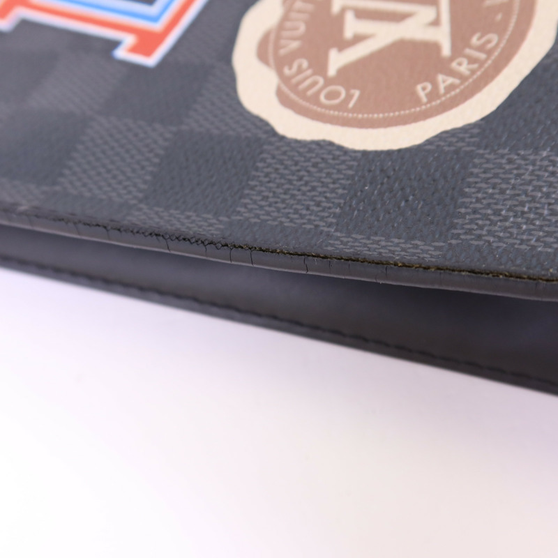 LOUIS VUITTON Damier Graphite Pochette Voyage MM銀扣手拿包-13