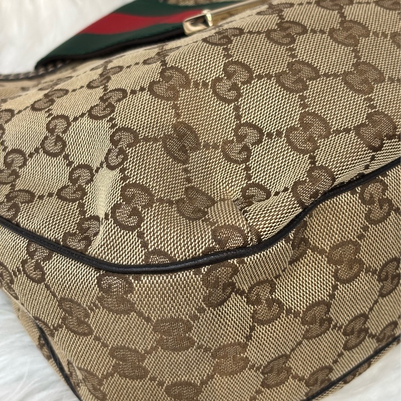 GUCCI 233608 GG LOGO 綠紅綠織帶 老花字紋緹花布 咖啡牛皮 肩背包 HOBO-13