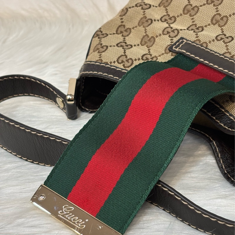 GUCCI 233608 GG LOGO 綠紅綠織帶 老花字紋緹花布 咖啡牛皮 肩背包 HOBO-19