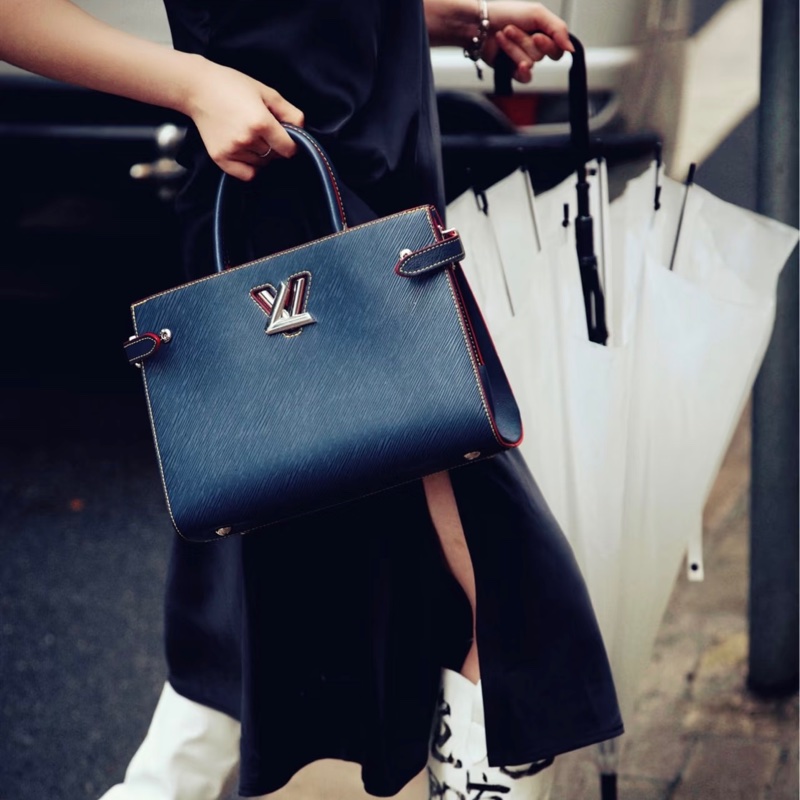 LV Twist藍色水波紋 Tote托特包 尺寸約31×22 附件肩帶 塵袋-9