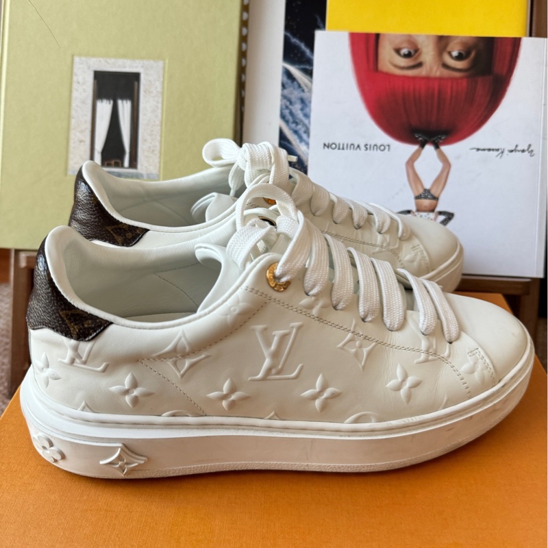 98新LV 白色壓紋運動鞋 37碼 無附件-1