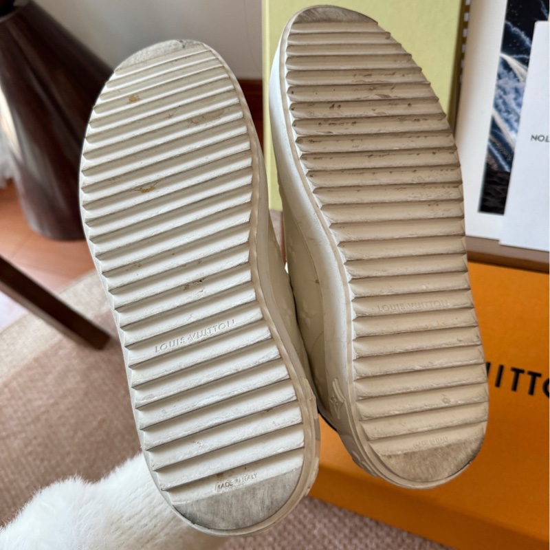 98新LV 白色壓紋運動鞋 37碼 無附件-6