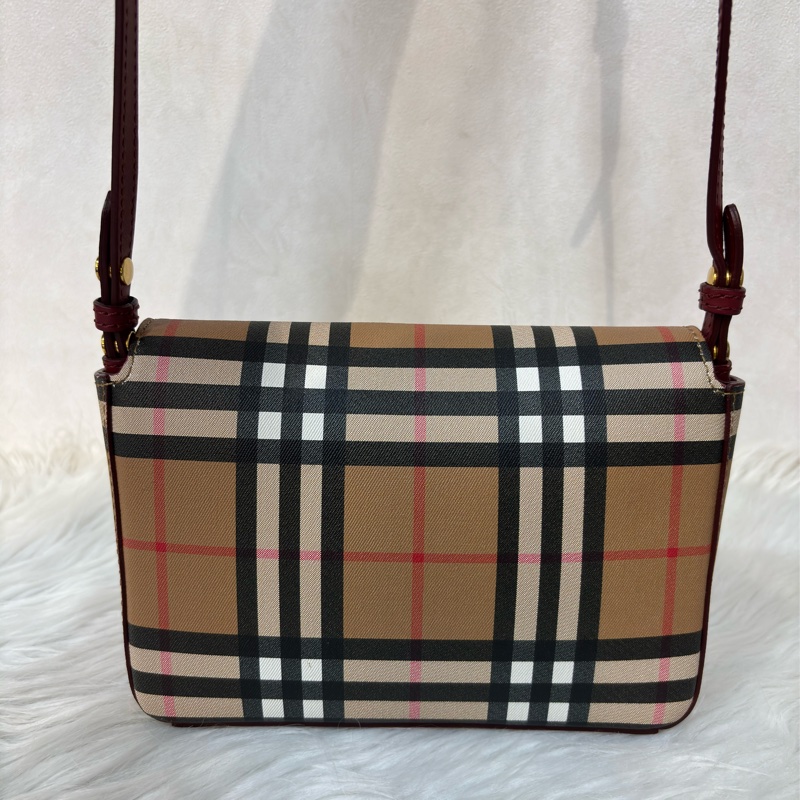 BURBERRY 4080066 PVC 防水格紋紅色牛皮 手拿包手機包郵差包記者包信差包小書包斜背包肩背包護照包-3