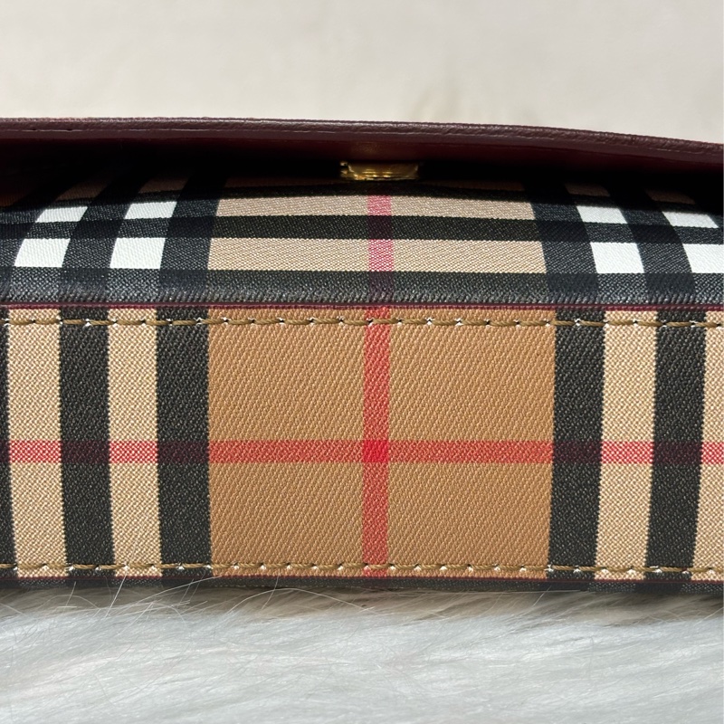 BURBERRY 4080066 PVC 防水格紋紅色牛皮 手拿包手機包郵差包記者包信差包小書包斜背包肩背包護照包-7