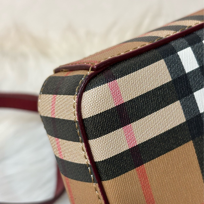 BURBERRY 4080066 PVC 防水格紋紅色牛皮 手拿包手機包郵差包記者包信差包小書包斜背包肩背包護照包-10