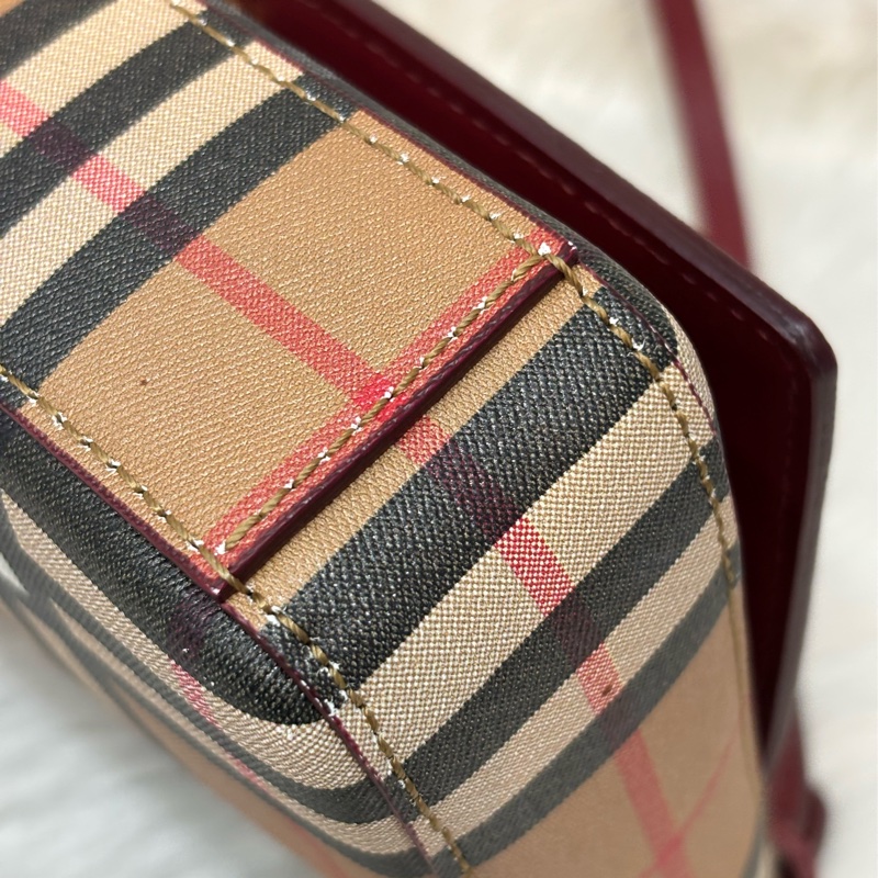 BURBERRY 4080066 PVC 防水格紋紅色牛皮 手拿包手機包郵差包記者包信差包小書包斜背包肩背包護照包-12