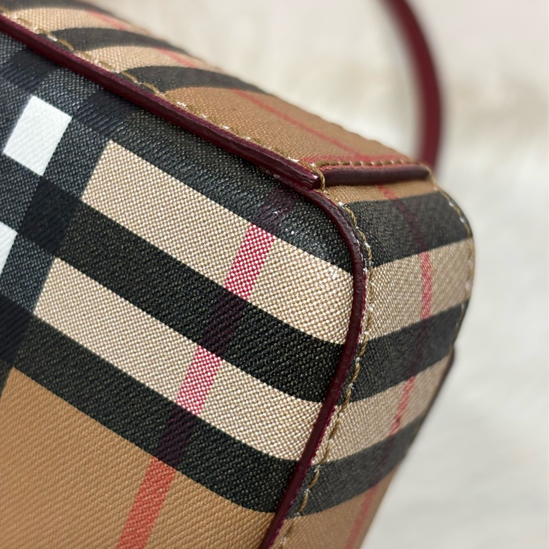 BURBERRY 4080066 PVC 防水格紋紅色牛皮 手拿包手機包郵差包記者包信差包小書包斜背包肩背包護照包-13