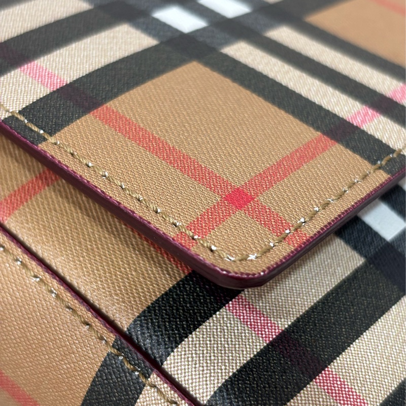 BURBERRY 4080066 PVC 防水格紋紅色牛皮 手拿包手機包郵差包記者包信差包小書包斜背包肩背包護照包-14