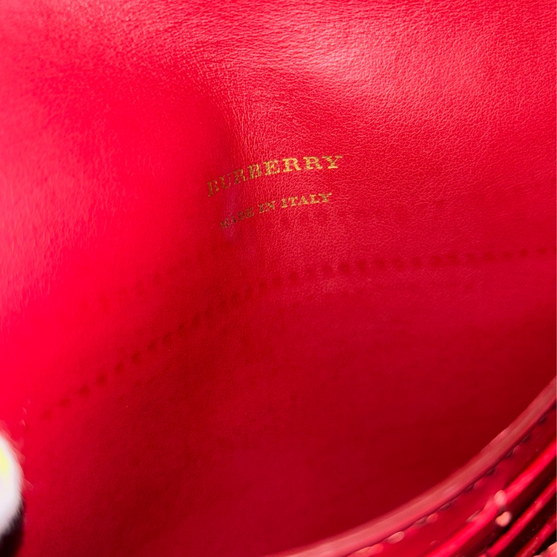 BURBERRY 4080066 PVC 防水格紋紅色牛皮 手拿包手機包郵差包記者包信差包小書包斜背包肩背包護照包-35