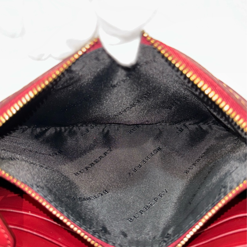 BURBERRY 4080066 PVC 防水格紋紅色牛皮 手拿包手機包郵差包記者包信差包小書包斜背包肩背包護照包-40