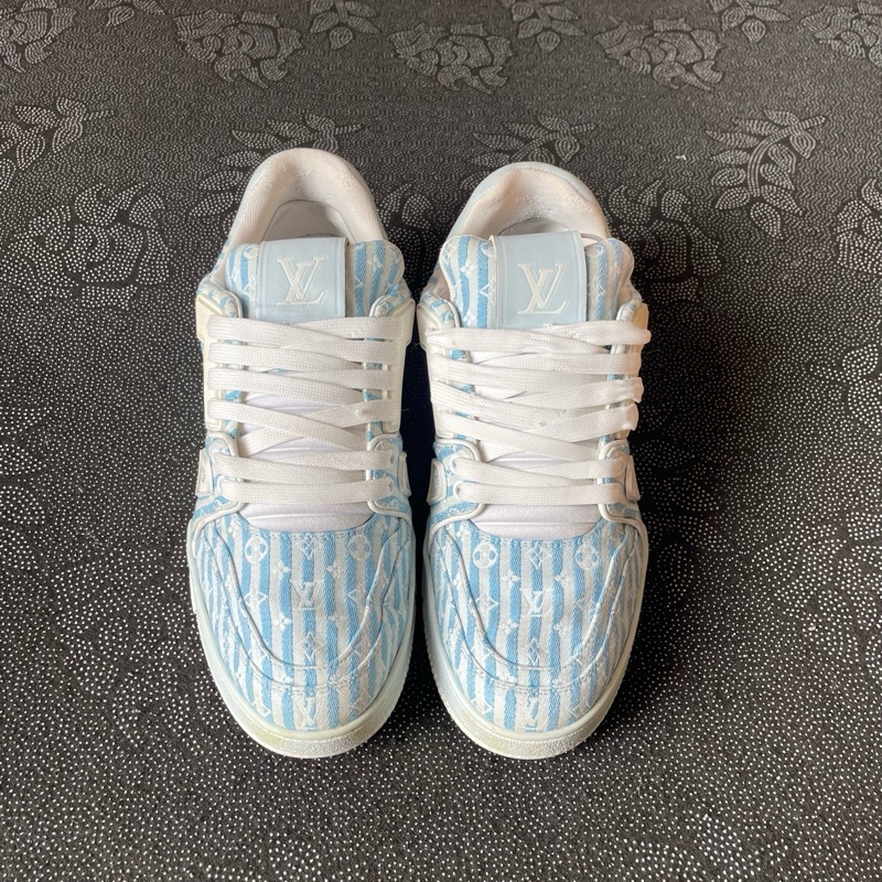 95新 lv trainer白藍牛仔滿印41碼無附件一-1
