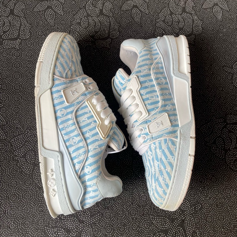 95新 lv trainer白藍牛仔滿印41碼無附件一-3