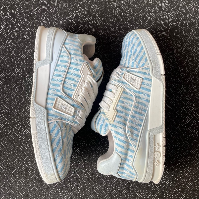 95新 lv trainer白藍牛仔滿印41碼無附件一-4