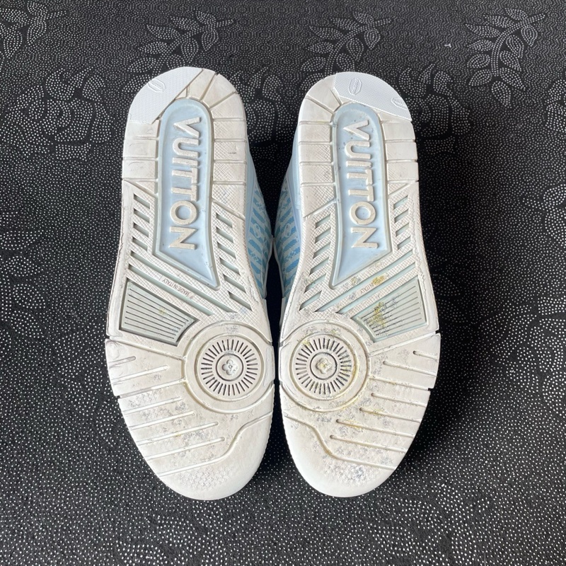 95新 lv trainer白藍牛仔滿印41碼無附件一-6