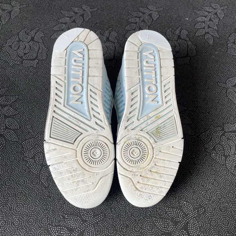 95新 lv trainer白藍牛仔滿印41碼無附件一-7