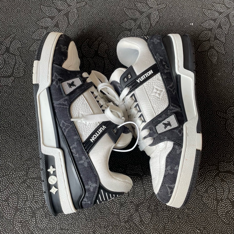 95新lv trainer黑白熊貓42碼無附件 成色不錯-4