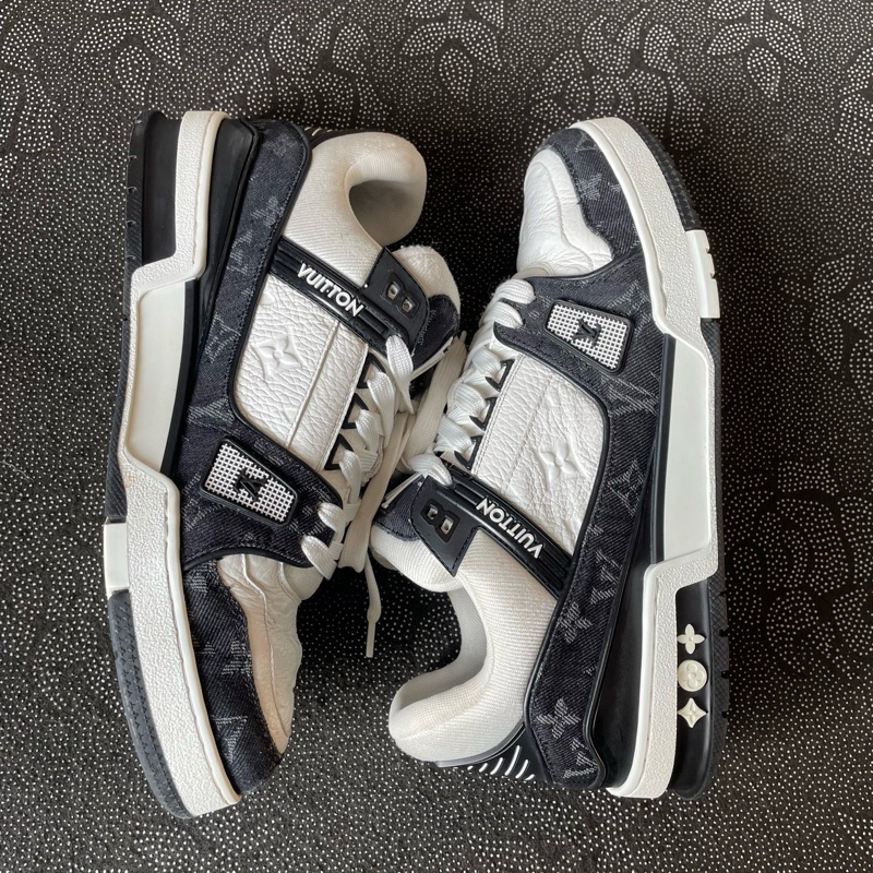 95新lv trainer黑白熊貓42碼無附件 成色不錯-5