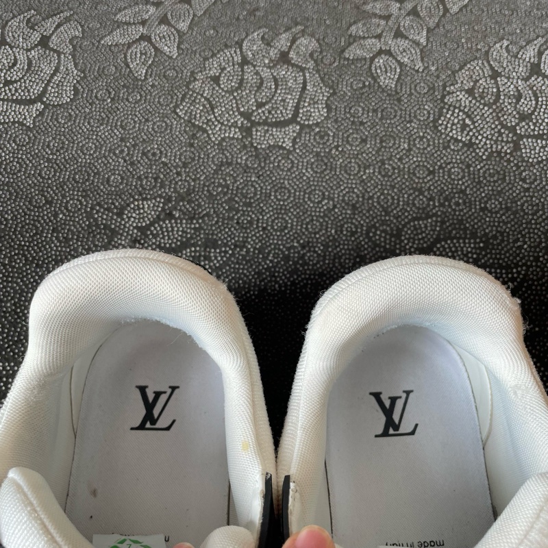 95新lv trainer黑白熊貓42碼無附件 成色不錯-8