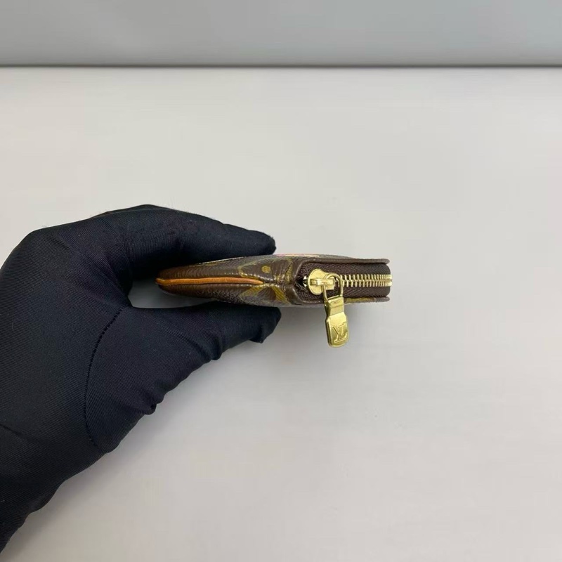 LV 老花村上隆熊貓零錢包 尺寸約10×10 附件塵袋 。-2