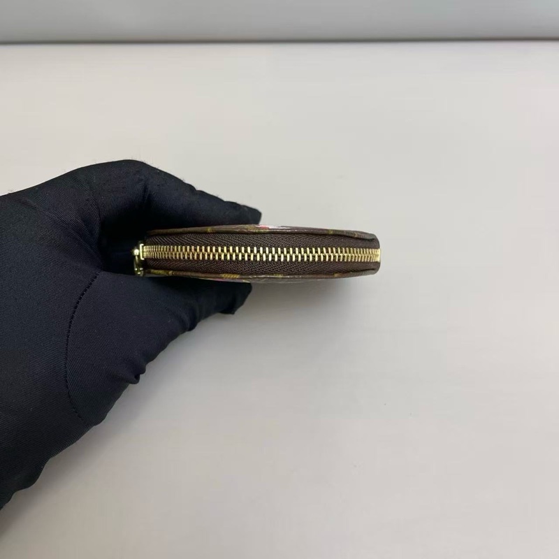 LV 老花村上隆熊貓零錢包 尺寸約10×10 附件塵袋 。-4