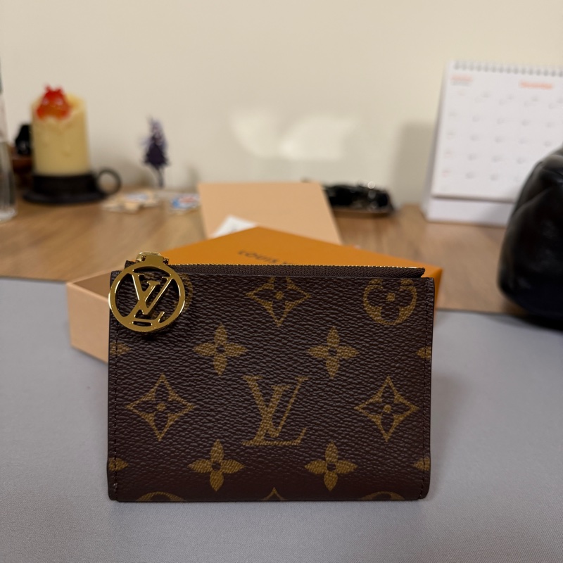 LV 原花金釦Lisa內玫粉色短夾M25692-0