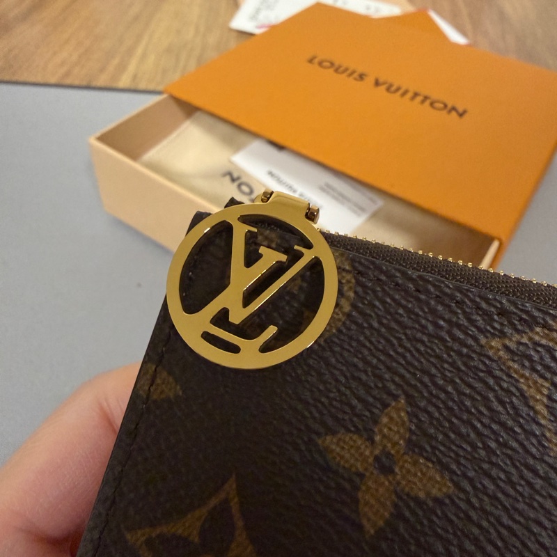 LV 原花金釦Lisa內玫粉色短夾M25692-1