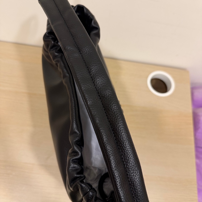 Vivienne Westwood 浮雕Logo肩背包-14