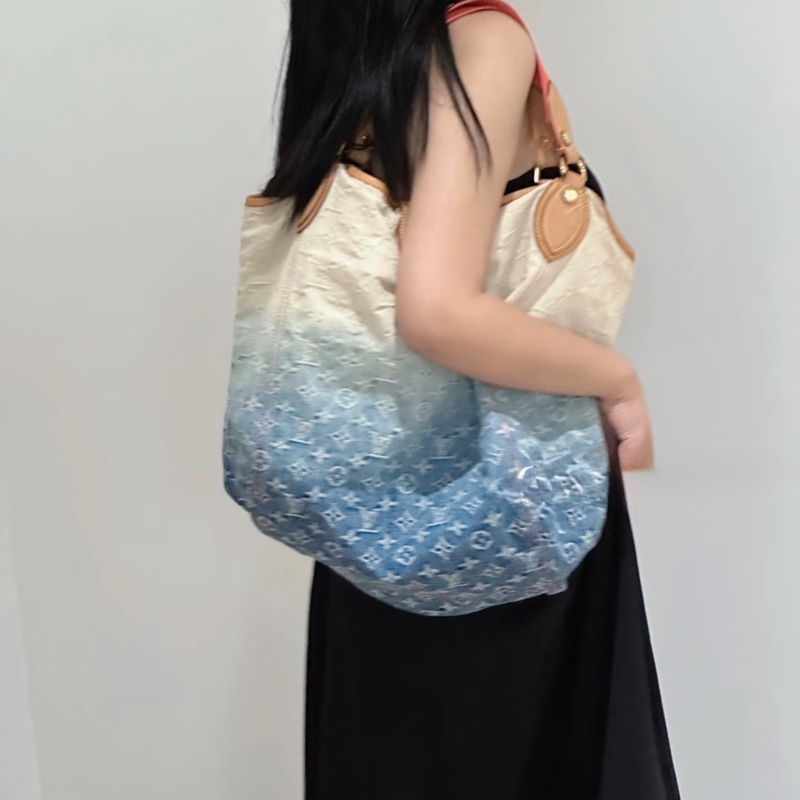 「JL精品代購」🌟稀有款🌟9新 LV 牛仔漸變藍 托特包-1