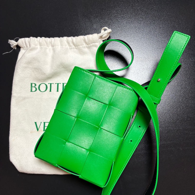 Bottega Veneta cassette bag-4
