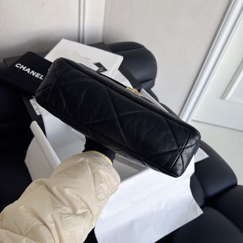 Chanel 黑金 19 Bag-5
