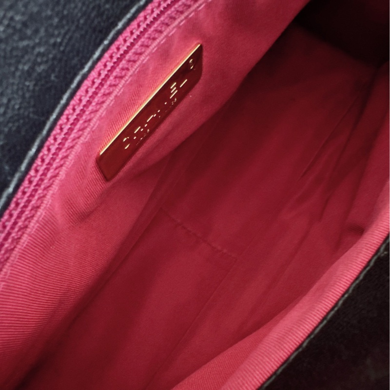 Chanel 黑金 19 Bag-8