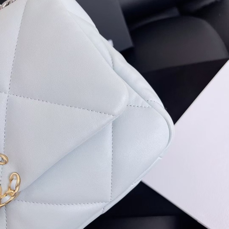 Chanel寶寶藍19 Bag-7
