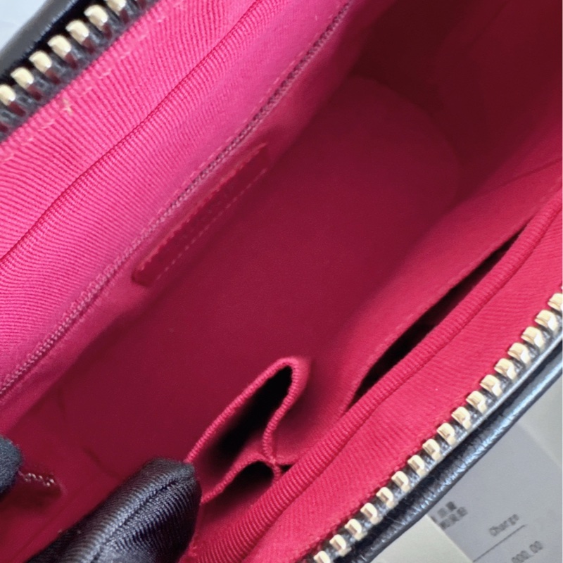 Chanel 黑金小號流浪包-8