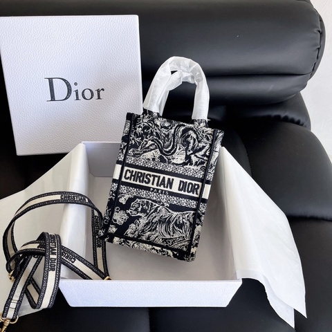 Dior Mini 竪版動物園托特