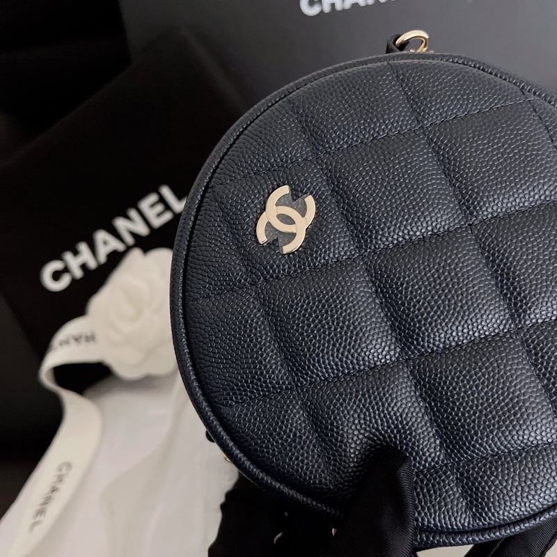 Chanel深藍色金扣荔枝皮小圓餅-2