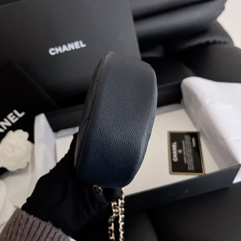 Chanel深藍色金扣荔枝皮小圓餅-5