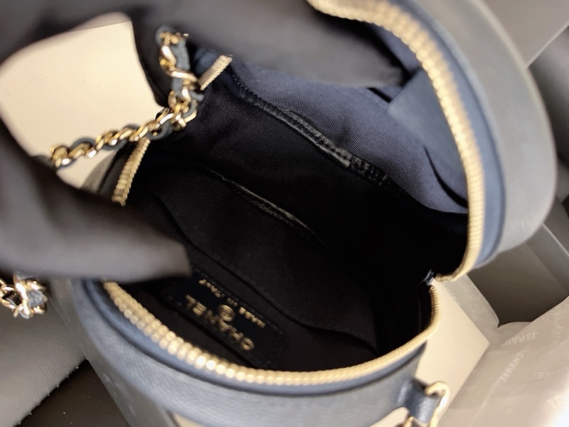 Chanel深藍色金扣荔枝皮小圓餅-9